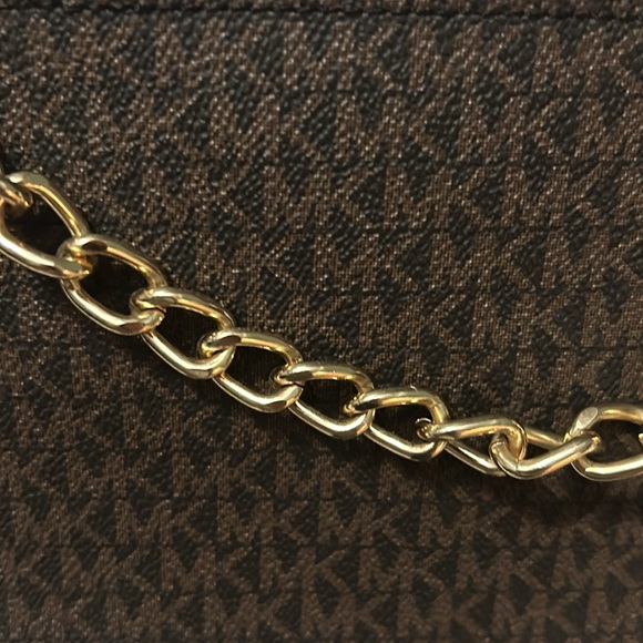 Michael Kors belt bag. - Picture 2 of 3